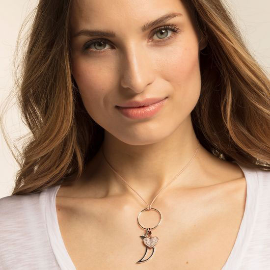 stredný charm prívesok thomas sabo 1569 416 14 modelka